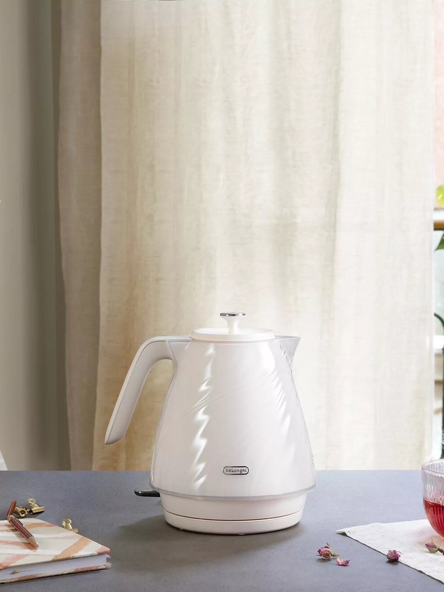 DeLonghi Ballerina Seta 1.7L Kettle Silk Cream | KBDS3001.CR