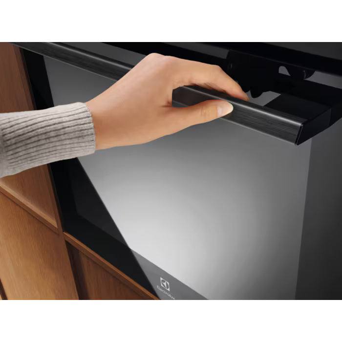Electrolux 700 AirFry Bulit In Single Pyrolytic Oven Black | EOM6P46K