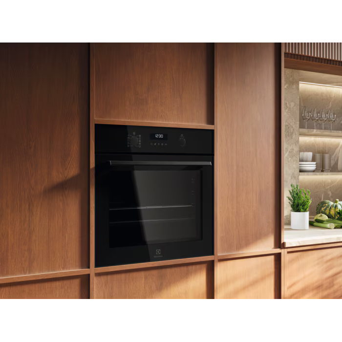 Electrolux 700 AirFry Bulit In Single Pyrolytic Oven Black | EOM6P46K