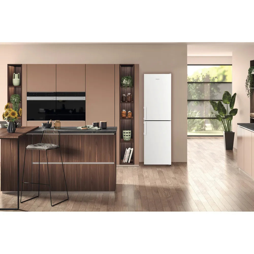 Hotpoint Low Frost Fridge Freezer White | HB55732WUK