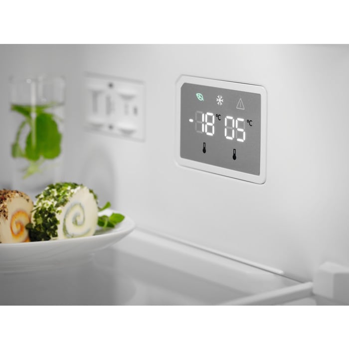 Electrolux 60/40 185cm Frost Free Fridge Freezer Stainless Steel | LNT6ME32U2
