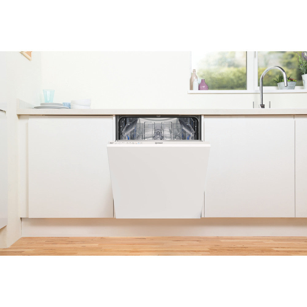Indesit Push&Go Full Size Integrated Dishwasher | D2IHL326UK