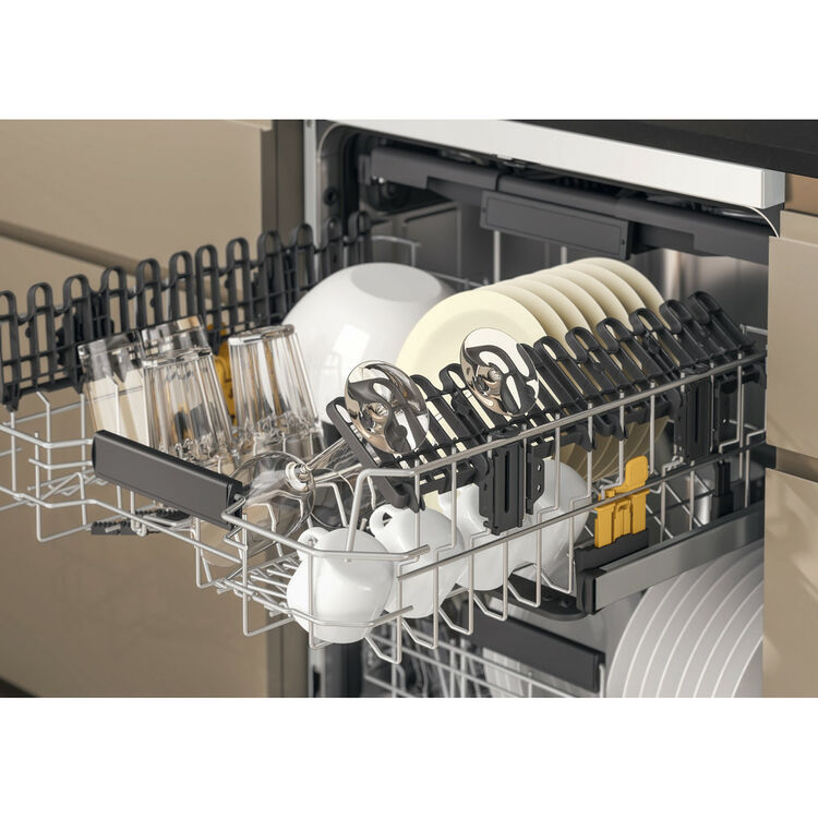 Whirlpool Freestanding 15 Place Dishwasher l W7FHP33UK