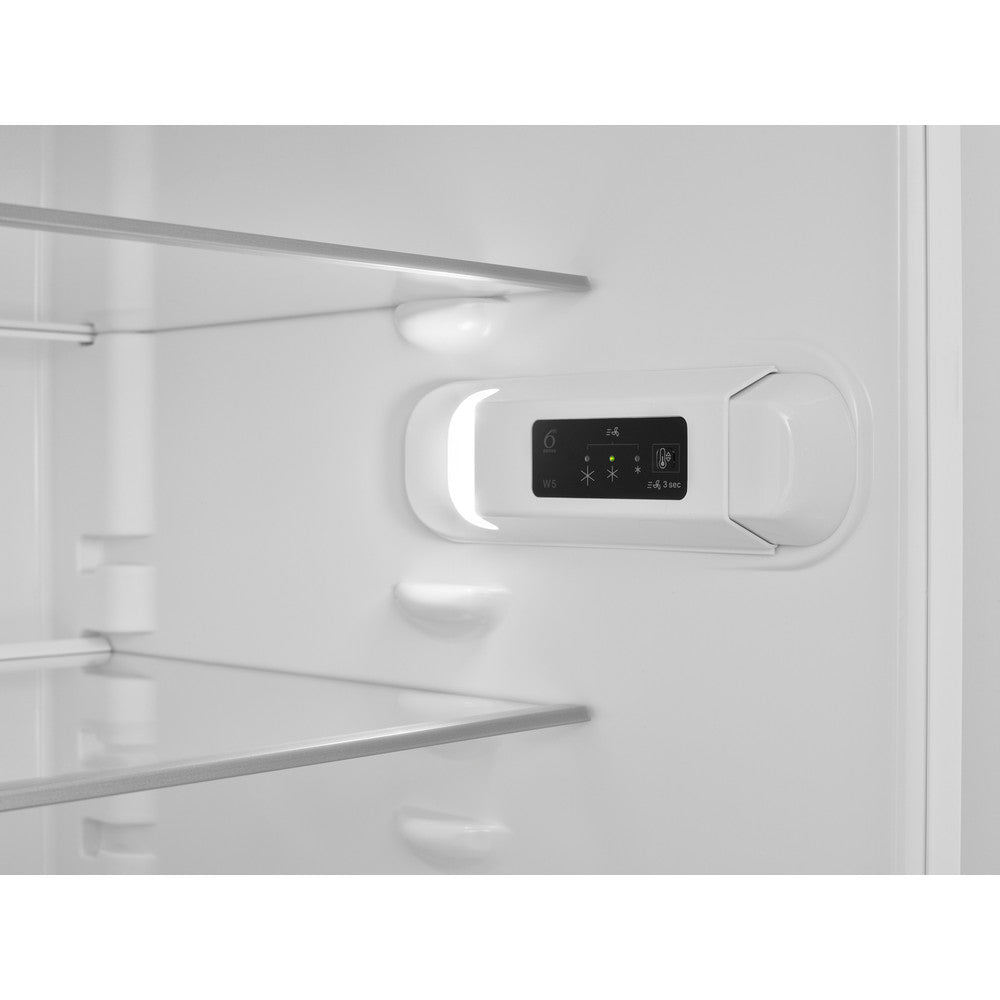 Whirlpool Freestanding Fridge Freezer | W5821EWUK
