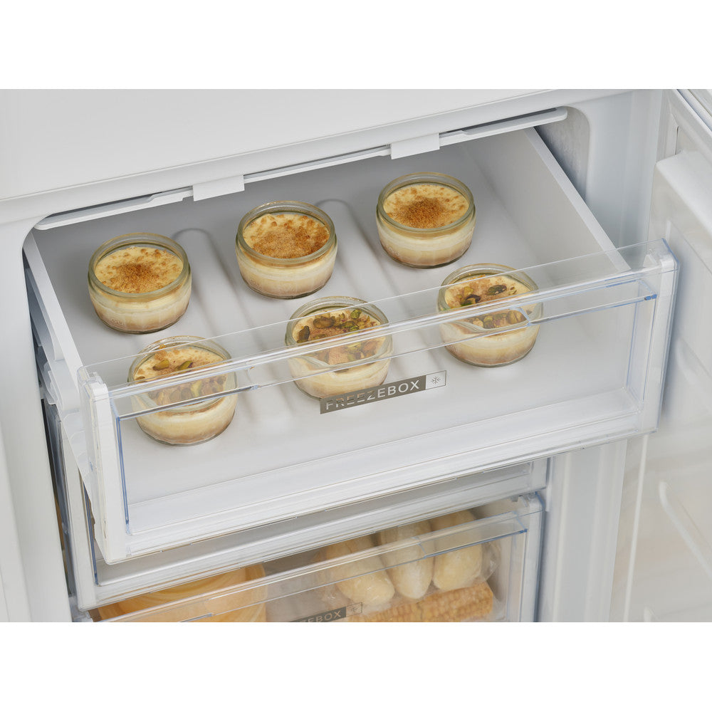Whirlpool Freestanding Fridge Freezer | W5821EWUK
