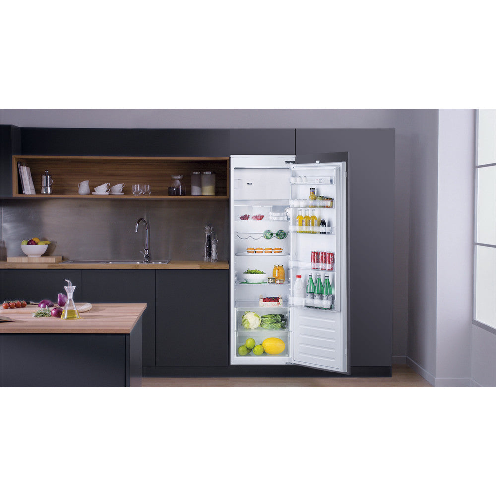 Hotpoint Integrated Tall Fridge l HSZ18011UK