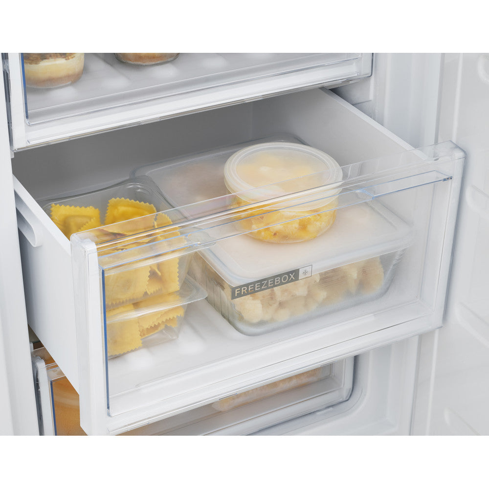 Whirlpool Freestanding Fridge Freezer | W5821EWUK