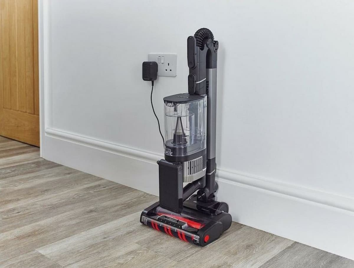 Shark Stratos Anti Hair Wrap Plus Pet Pro Cordless Vacuum [Double Battery] IZ420UKT