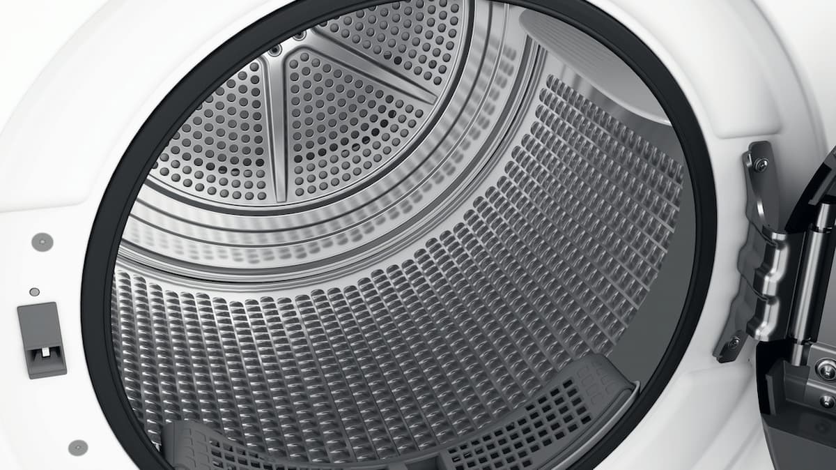Whirlpool heat pump tumble dryer: freestanding, 9,0kg - FFT M11 9X2Y UK