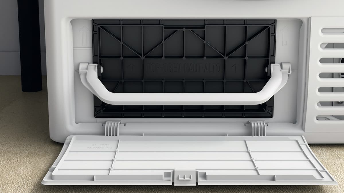 Whirlpool heat pump tumble dryer: freestanding, 9,0kg - FFT M22 9X2B UK